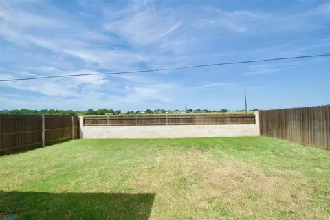 429 Travis Dr, Mcgregor, TX 76657 photo 29