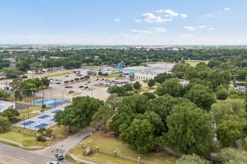 View/Area - 118 E Denton Dr, Euless, TX 76039 photo 4 of 5