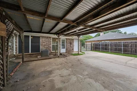 Exterior - 118 E Denton Dr, Euless, TX 76039 photo 8 of 8