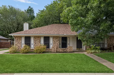 Exterior - 118 E Denton Dr, Euless, TX 76039 photo 2 of 8