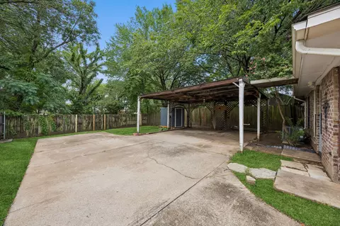 Exterior - 118 E Denton Dr, Euless, TX 76039 photo 6 of 8