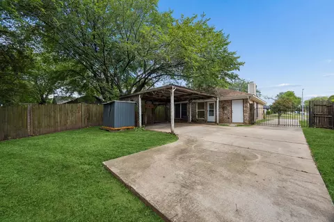 Exterior - 118 E Denton Dr, Euless, TX 76039 photo 7 of 8