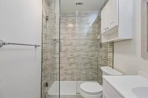 Bath - 118 E Denton Dr, Euless, TX 76039 photo 1 of 4