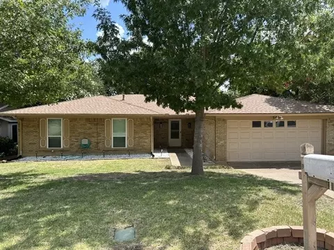 5408 Marshfield Ct, Arlington, TX 76016