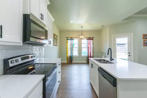 Kitchen - 220 Moon Beam Path, Abilene, TX 79602 photo 3 of 4