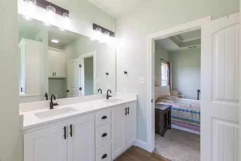 Bath - 220 Moon Beam Path, Abilene, TX 79602 photo 5 of 9