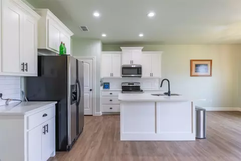 Kitchen - 220 Moon Beam Path, Abilene, TX 79602 photo 1 of 4
