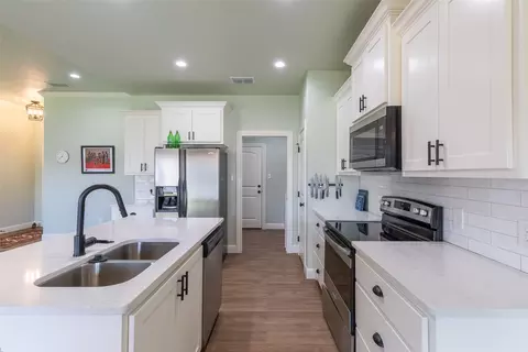 Kitchen - 220 Moon Beam Path, Abilene, TX 79602 photo 4 of 4