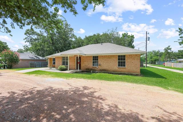 207 W South St, Whitesboro, TX 76273