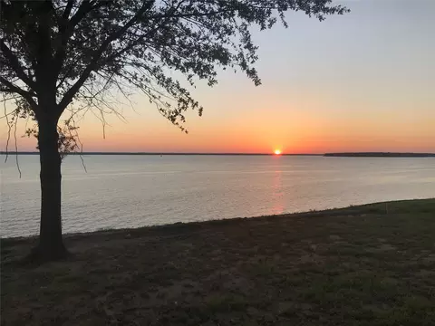 1564 Shoreline Dr, Mabank, TX 75143