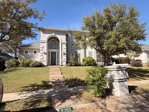 2301 Clearspring Dr S, Irving, TX 75063