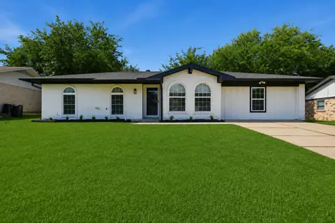 318 NE Michael Dr, Burleson, TX 76028