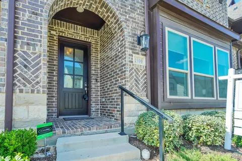 1900 Melinda Ln, Farmers Branch, TX 75234