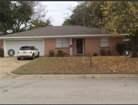 107 SE Harris St, Burleson, TX 76028
