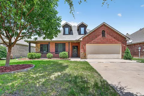 504 Castlebrook Ct, Saginaw, TX 76179