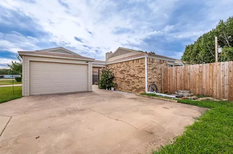 4615 Timber Run Dr, Arlington, TX 76001