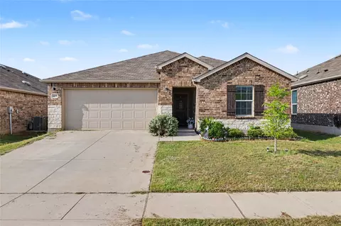 1437 Waggoner Dr, Aubrey, TX 76227