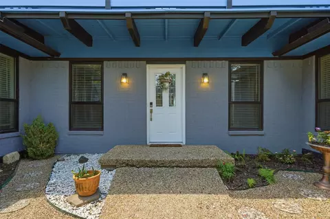 1613 Iroquois Dr, Garland, TX 75043