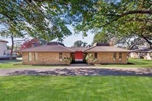 1921 Briarwood Dr, Grand Prairie, TX 75050