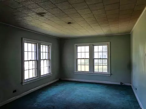 Living - 433 N Main St, Sibley, LA 71073 photo 2 of 4