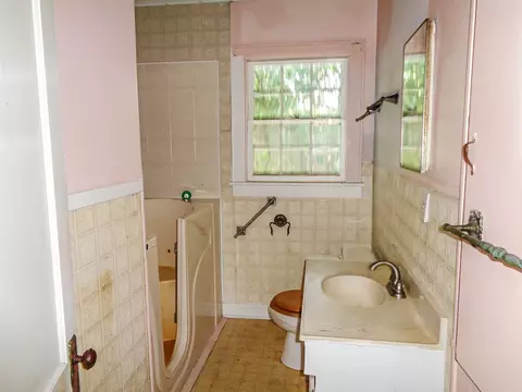 Bath - 433 N Main St, Sibley, LA 71073 photo 1 of 2