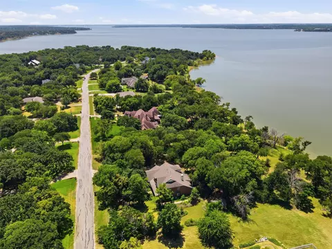 3101 W Oak Shores Dr, Cross Roads, TX 76227