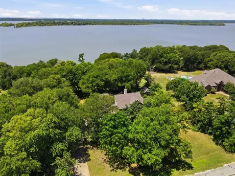 3101 W Oak Shores Dr, Cross Roads, TX 76227