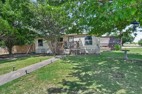 1103 Burnett Blvd, Alvarado, TX 76009