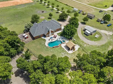 1216 West Rd, Waxahachie, TX 75165