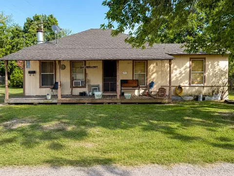 601 SW 2nd St, Kerens, TX 75144