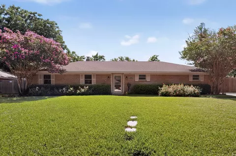 1702 Surrey Cir, Grand Prairie, TX 75050