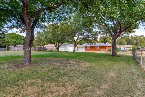 240 Smith St, Burleson, TX 76028