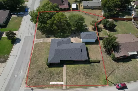 240 Smith St, Burleson, TX 76028