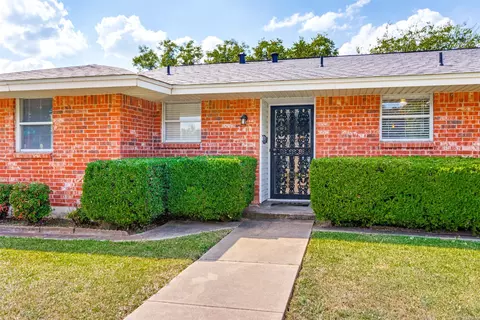 240 Smith St, Burleson, TX 76028