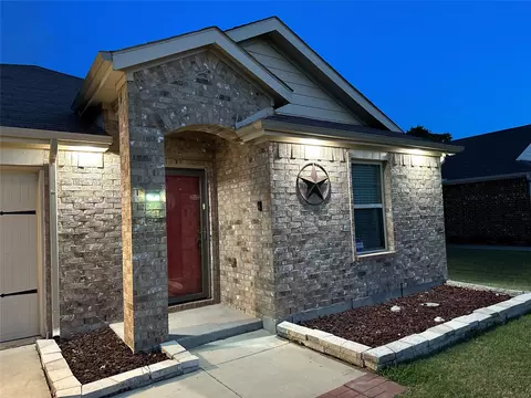 2520 Old Farm Dr, Seagoville, TX 75159
