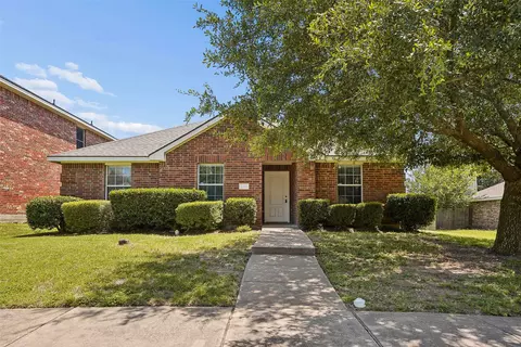 205 Rosewood Ct, Red Oak, TX 75154