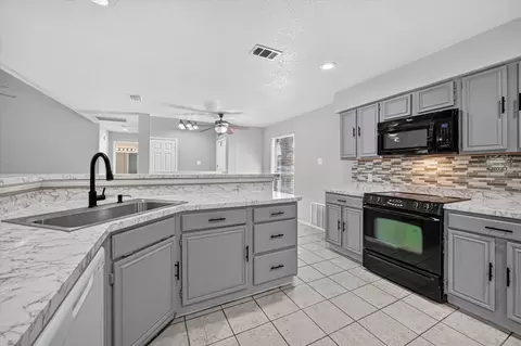 7405 Emerywood Ln, Fort Worth, TX 76137