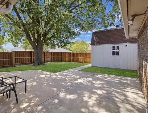 2701 Beau Dr, Mesquite, TX 75181