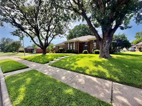 2701 Beau Dr, Mesquite, TX 75181