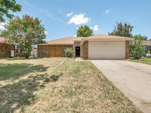 2654 Carrington Ln, Grand Prairie, TX 75052