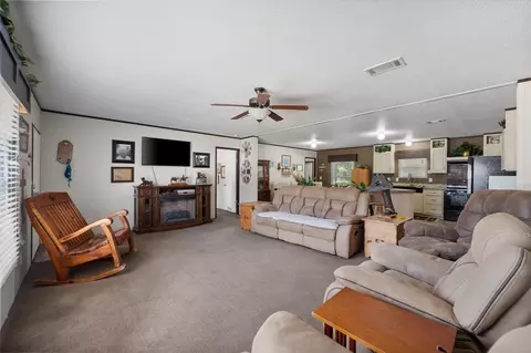202 N 3rd St E, Dawson, TX 76639