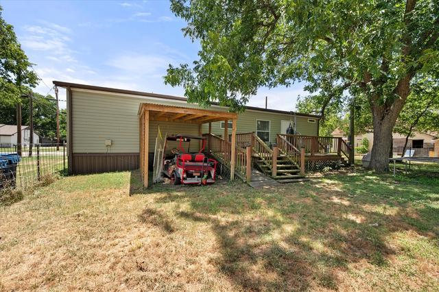 202 N 3rd St E, Dawson, TX 76639