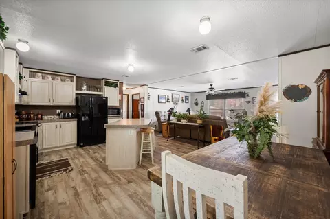202 N 3rd St E, Dawson, TX 76639