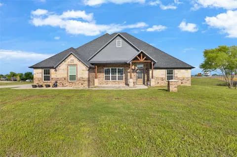 1040 Cloudy Ct, Weatherford, TX 76085
