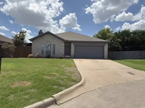 4425 Park Creek Ct, Fort Worth, TX 76137