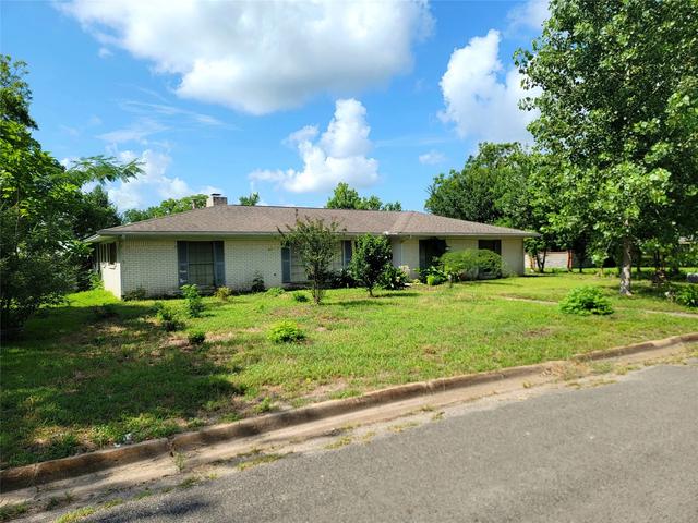 706 W Fourth, Clarksville, TX 75426