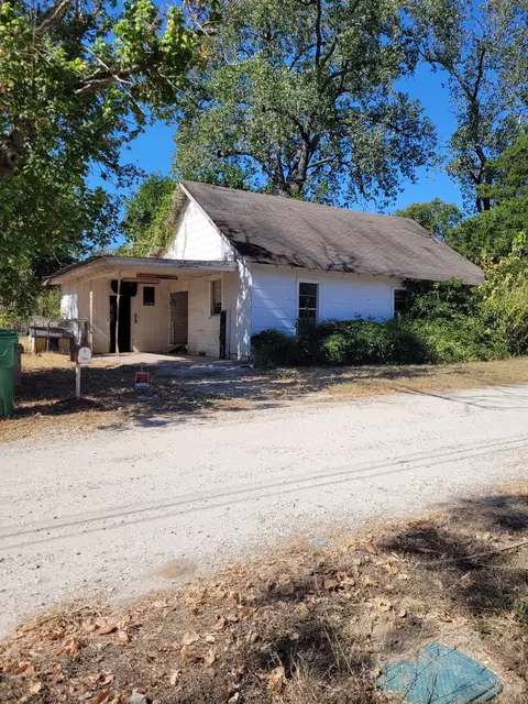 909 Ivan Rd, Waco, TX 76706 photo 1