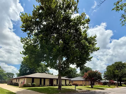 3005 Anthony Dr, Sherman, TX 75092