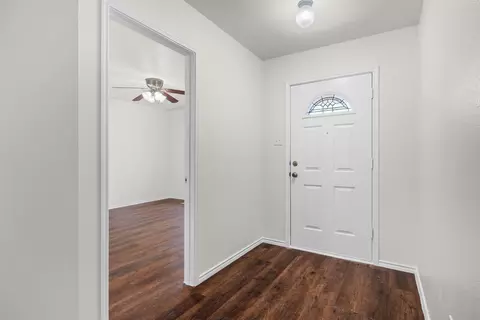 8421 River Bluffs Dr, Arlington, TX 76002