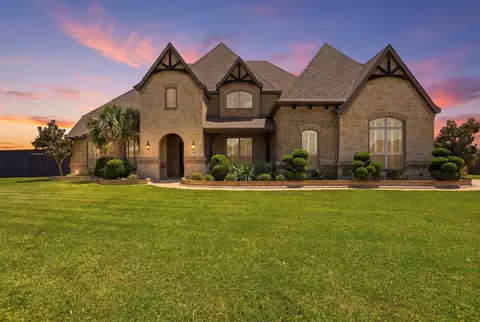 8260 Faithful Dr, Waxahachie, TX 75167